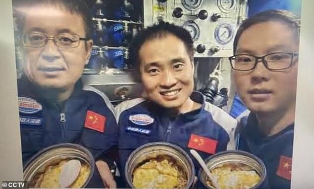 Tàu lặn Trung Quốc lập kỷ lục đưa người xuống đáy vực sâu nhất Trái đất - 2
