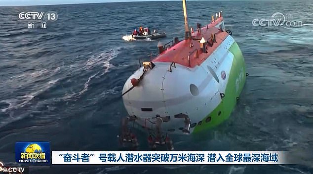 Tàu lặn Trung Quốc lập kỷ lục đưa người xuống đáy vực sâu nhất Trái đất - 1